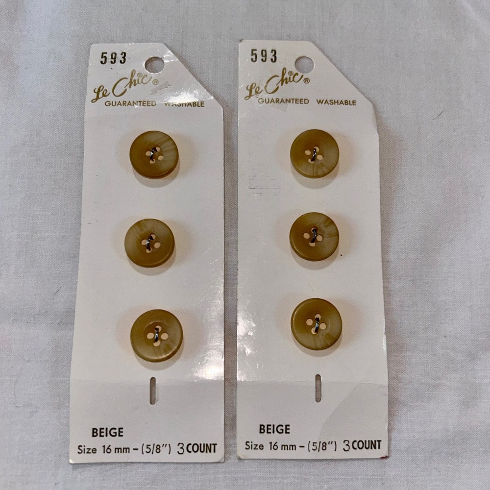 Vintage Le Chic Beige Buttons 16mm 5/8 Inch Made in Italy 2 Cards 6 Total‎ 593